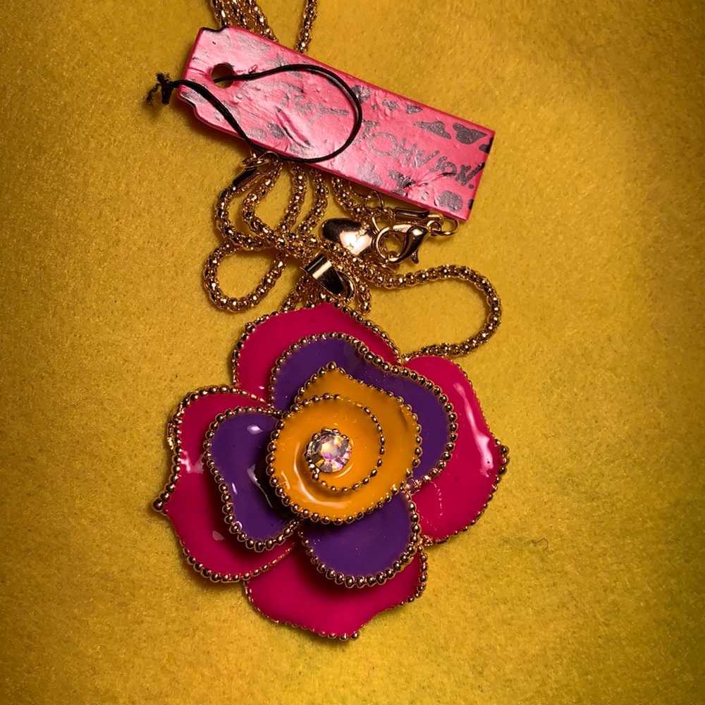 NWT 3D Flower necklace Betsy Johnson